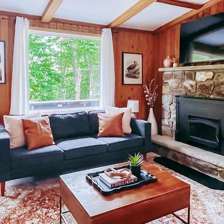 Stylish And Cozy Cabin, Walking Distance To Big Bass Lake Gouldsboro Exterior photo
