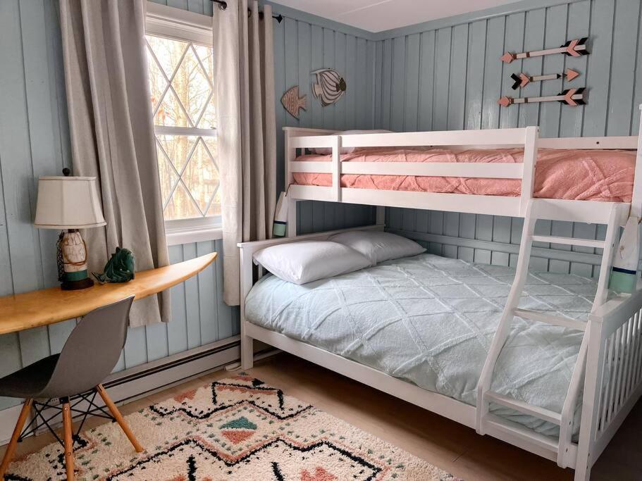 Stylish And Cozy Cabin, Walking Distance To Big Bass Lake Gouldsboro Exterior photo