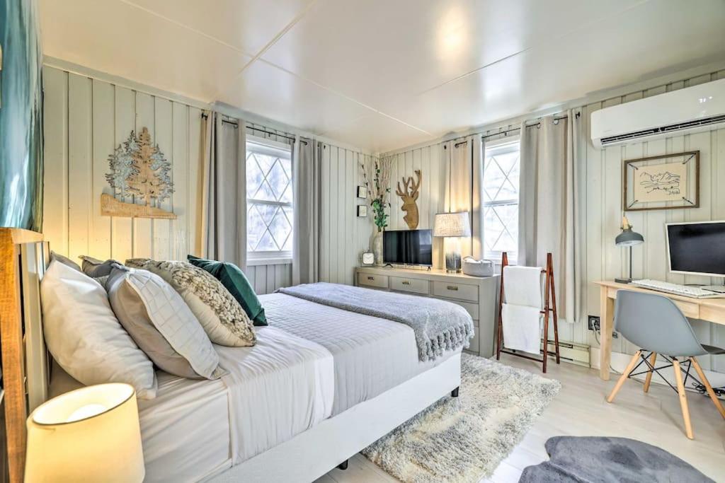 Stylish And Cozy Cabin, Walking Distance To Big Bass Lake Gouldsboro Exterior photo