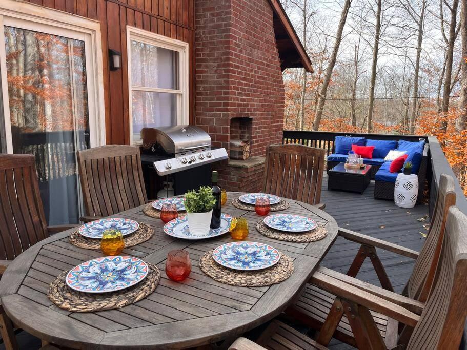 Stylish And Cozy Cabin, Walking Distance To Big Bass Lake Gouldsboro Exterior photo