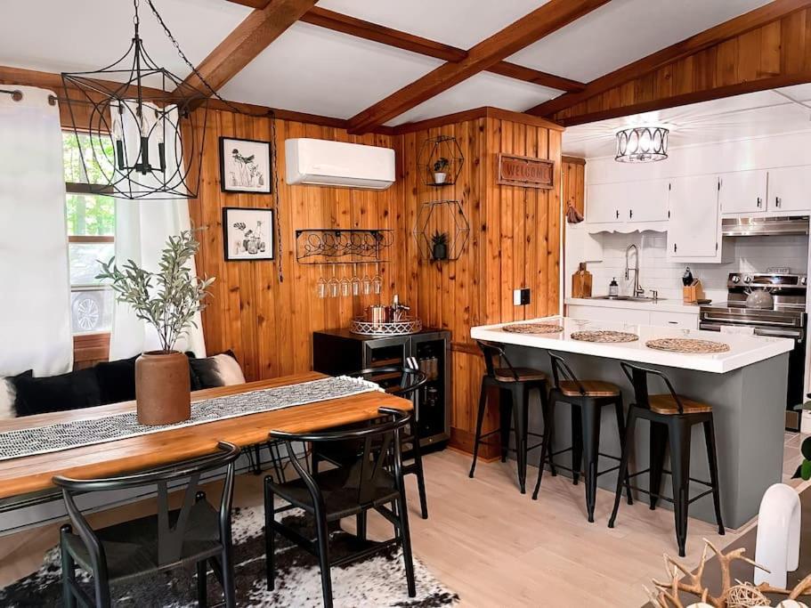 Stylish And Cozy Cabin, Walking Distance To Big Bass Lake Gouldsboro Exterior photo