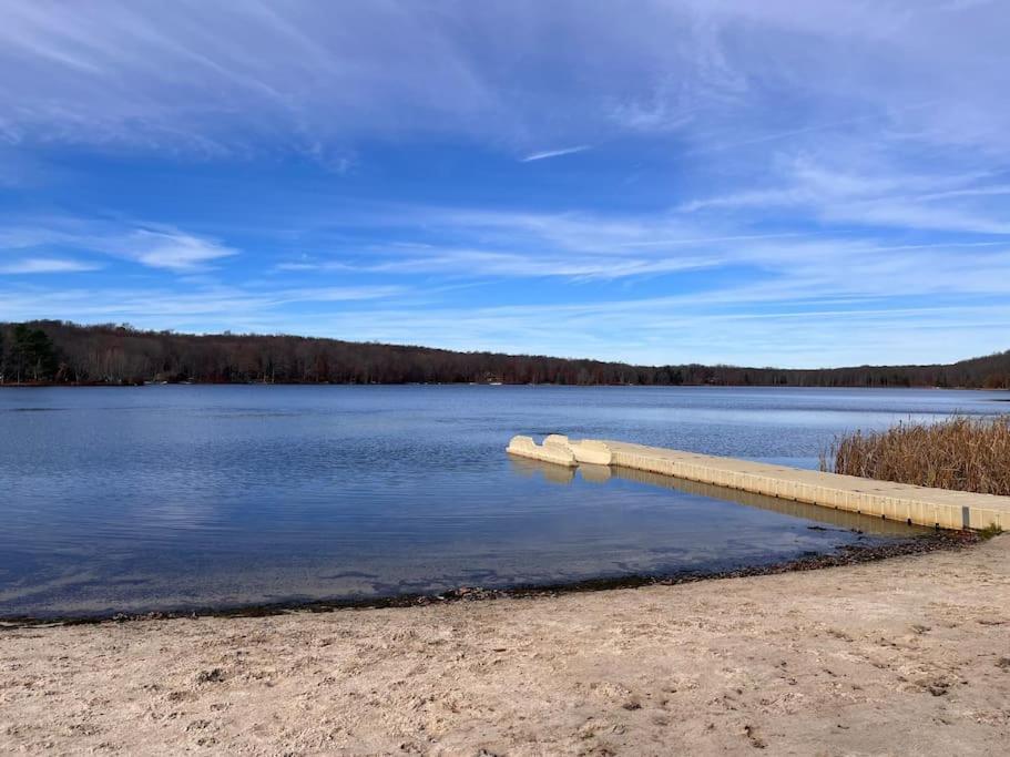 Stylish And Cozy Cabin, Walking Distance To Big Bass Lake Gouldsboro Exterior photo