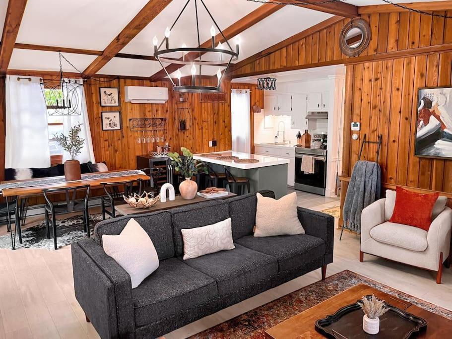 Stylish And Cozy Cabin, Walking Distance To Big Bass Lake Gouldsboro Exterior photo