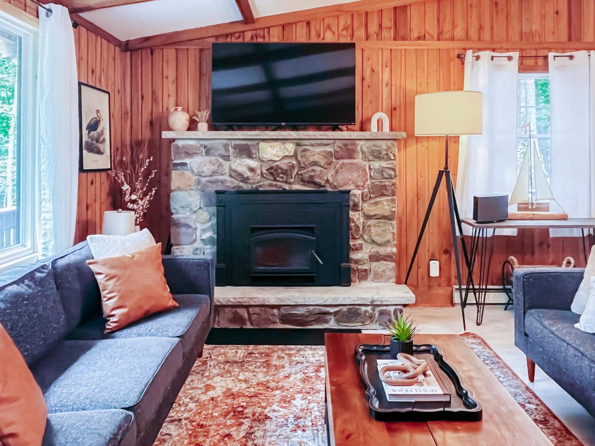 Stylish And Cozy Cabin, Walking Distance To Big Bass Lake Gouldsboro Exterior photo